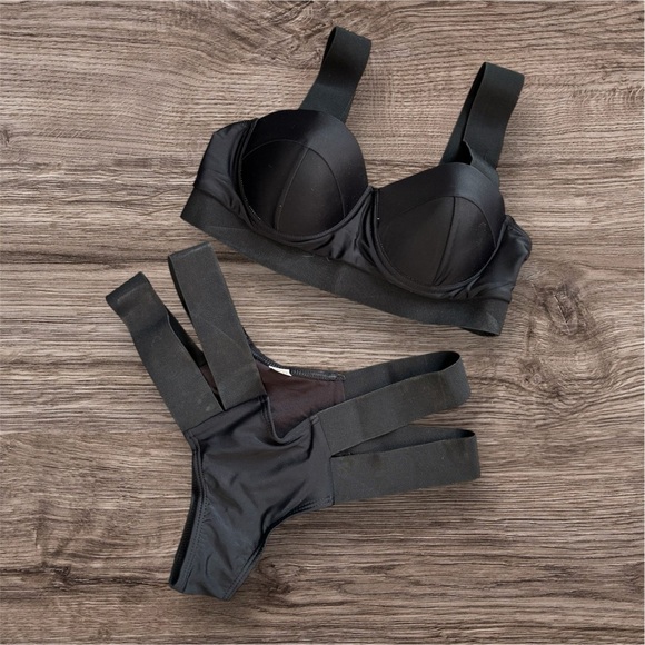Elegant Black Bikini Set - Picture 1 of 5